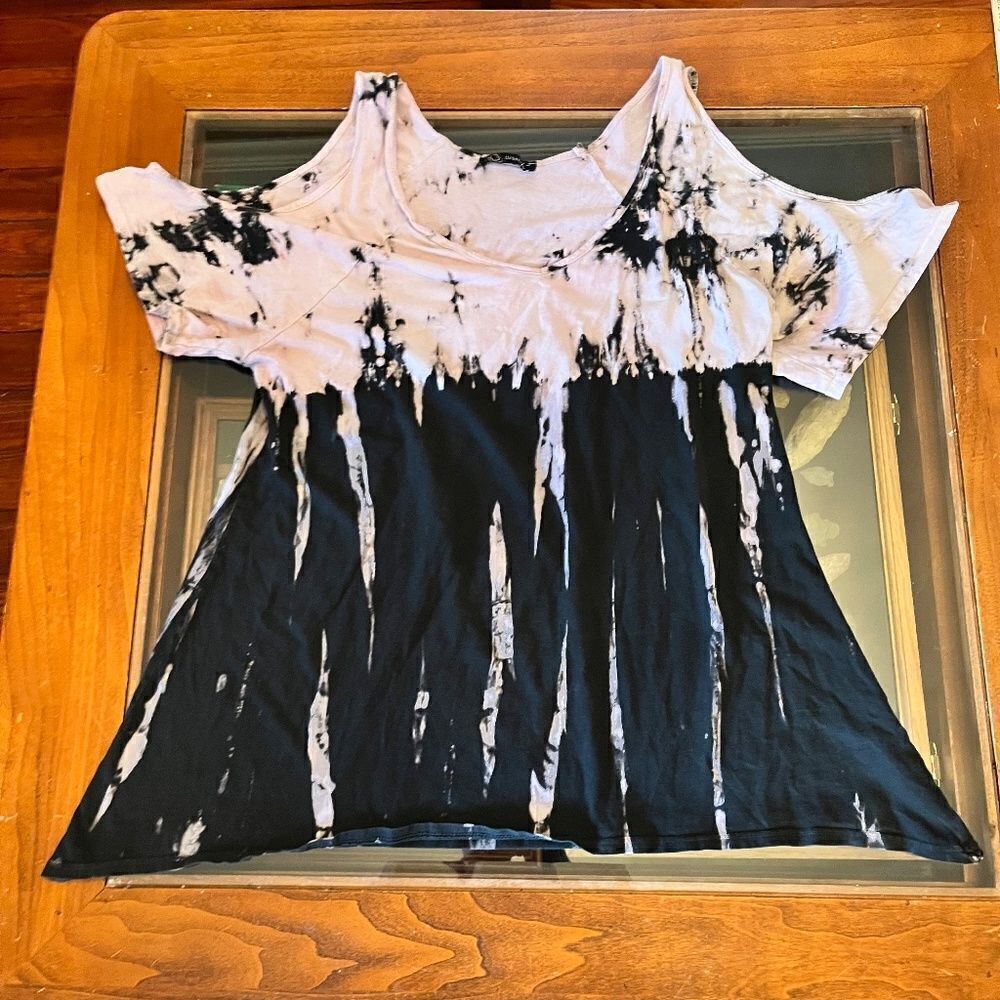Urban X Funky T-Shirt Black White Pink Large Shark Bites